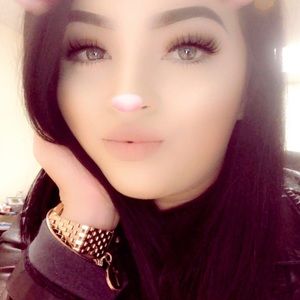 Meet your Posher, Crystal